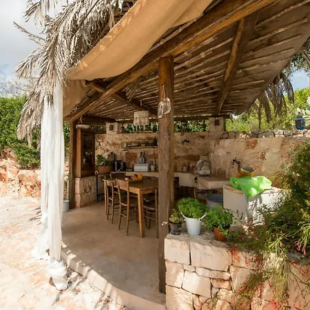 Historic Apulian With A Stone Pool Casa de Férias *