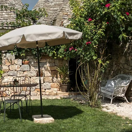 Historic Apulian With A Stone Pool *