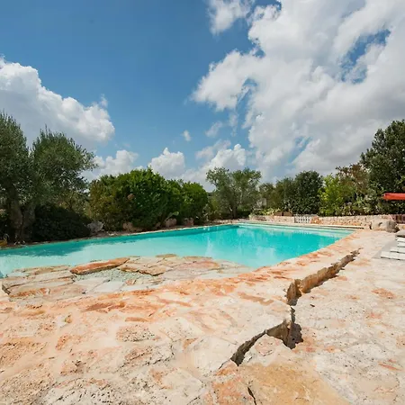 Historic Apulian With A Stone Pool Cisternino